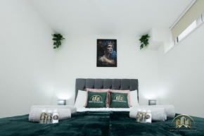 Persephone Apartment - The Goddess of Town